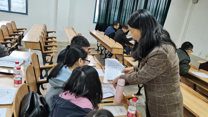 成人高考学历适合以下人群：